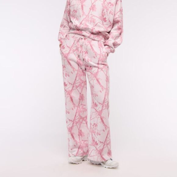 Abercrombie & Fitch Pink Camo Wide Leg Sweatpants Size Small - Picture 1 of 8